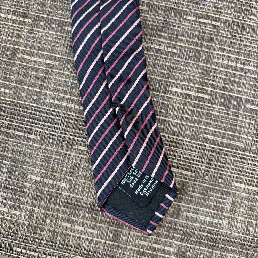 Boss Hugo Boss silk Navy Tie with Pink and White Diagonal Stripes Italy